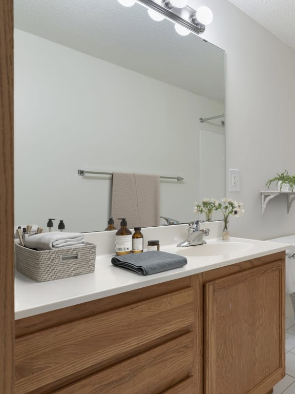 Apartments in Bloomington, MN Pebblebrook Court